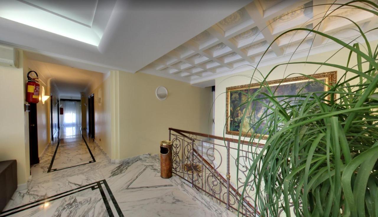 Hotel 2000 Giugliano In Campania Exterior photo